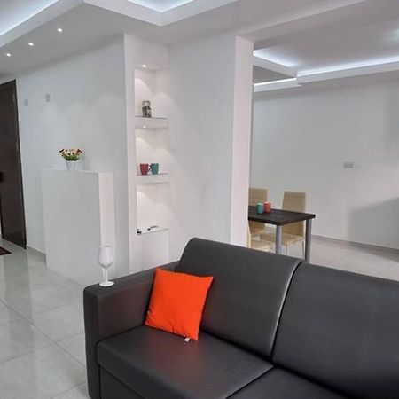 Seaview 2 Double Bedroom Modern Apartment セント・ポールズ・ベイ エクステリア 写真