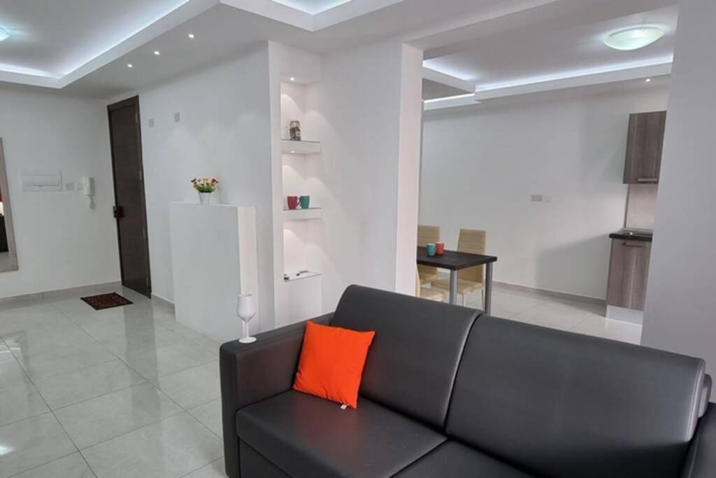Seaview 2 Double Bedroom Modern Apartment セント・ポールズ・ベイ エクステリア 写真