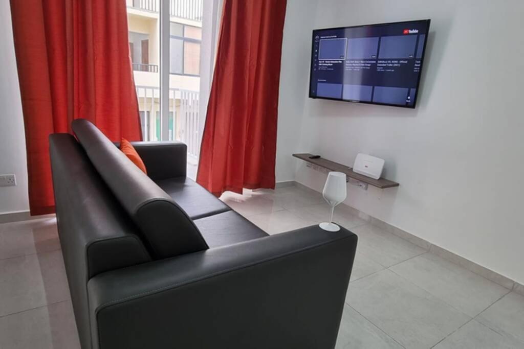 Seaview 2 Double Bedroom Modern Apartment セント・ポールズ・ベイ エクステリア 写真
